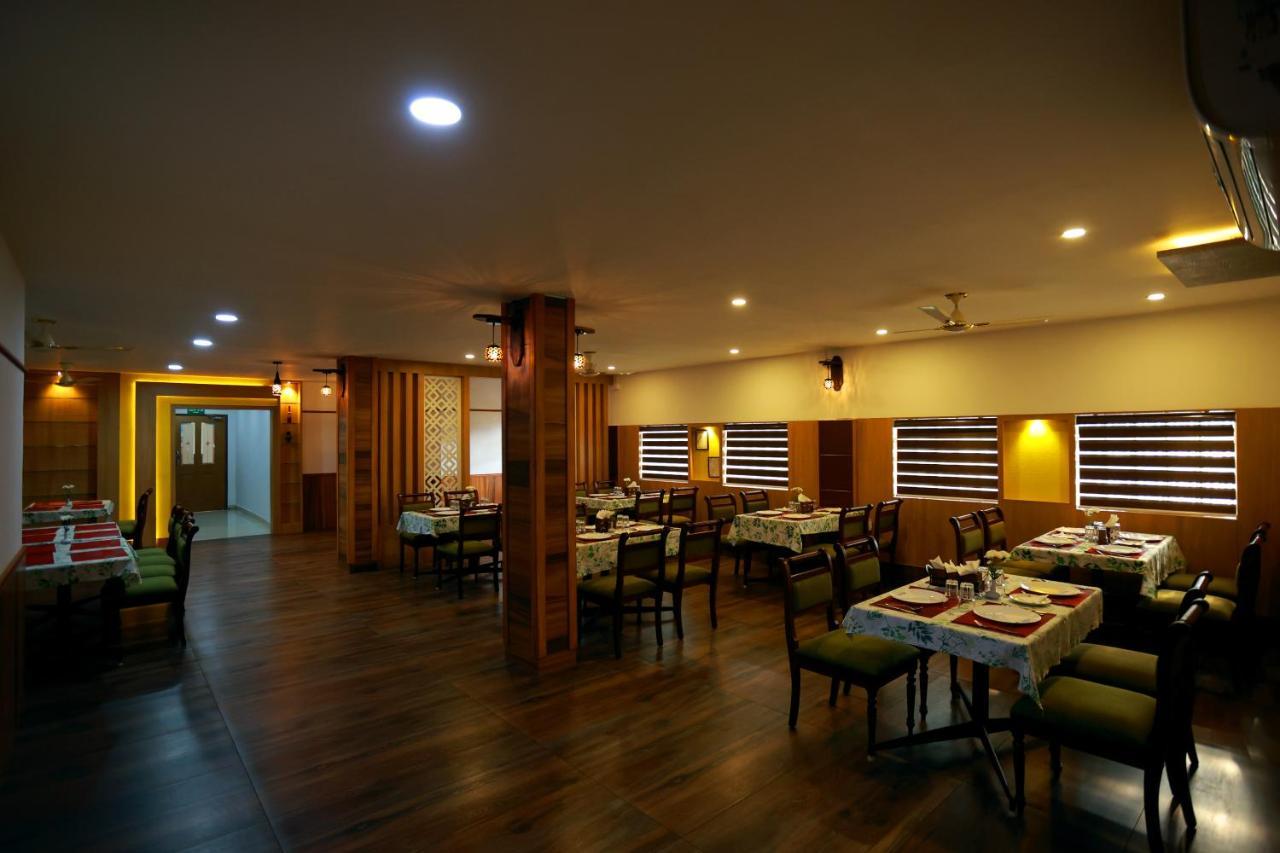 Hotel Maharani Pala Bagian luar foto