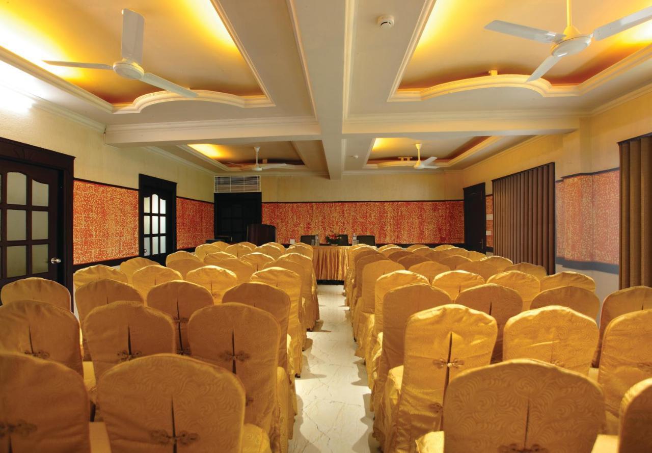 Hotel Maharani Pala Bagian luar foto