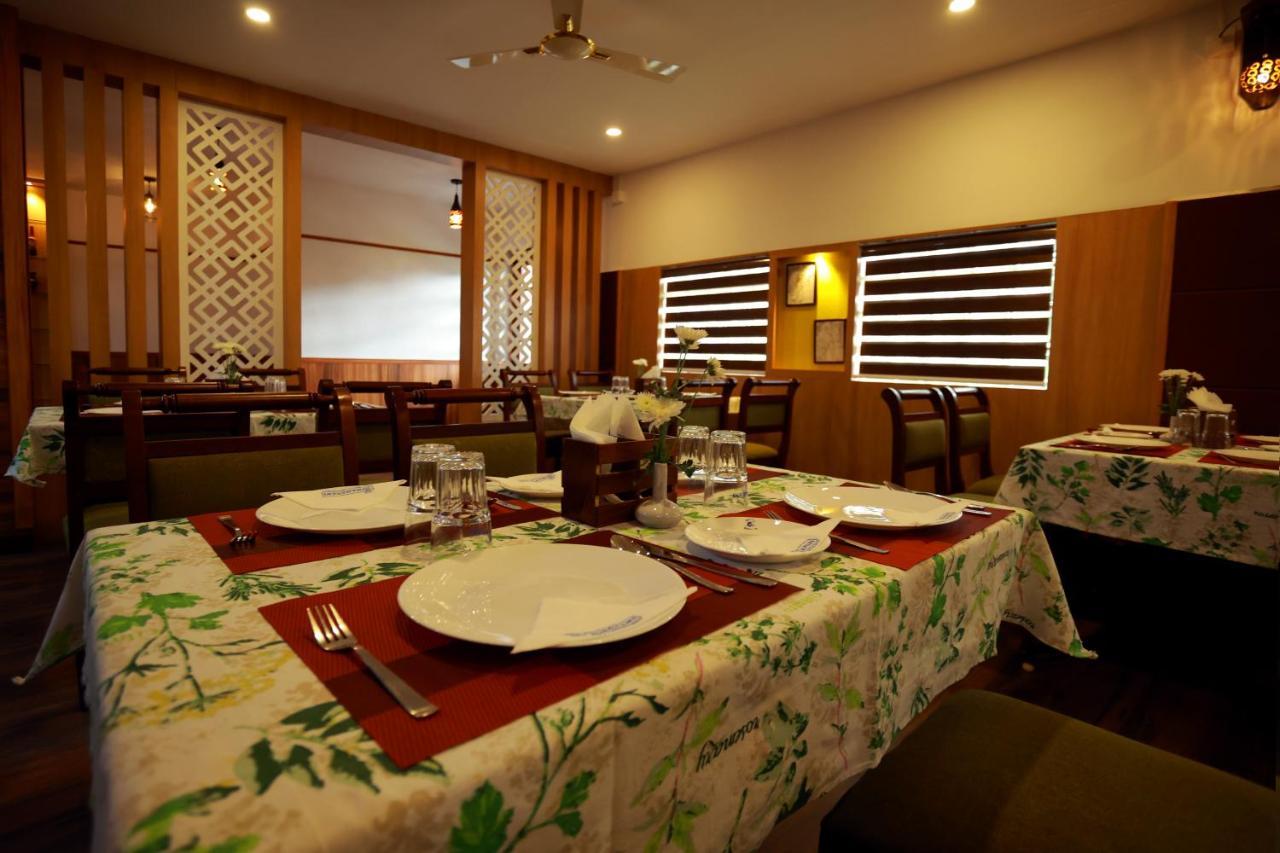 Hotel Maharani Pala Bagian luar foto