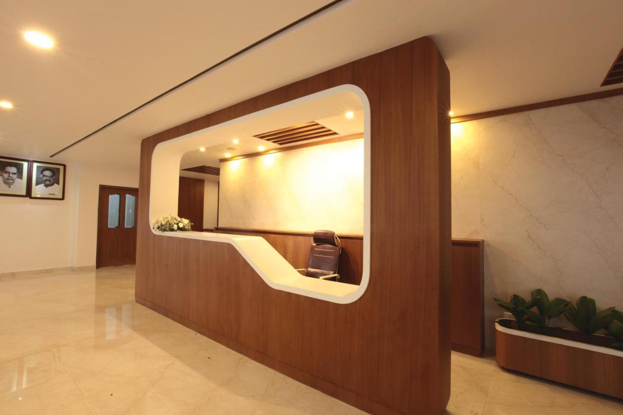 Hotel Maharani Pala Bagian luar foto