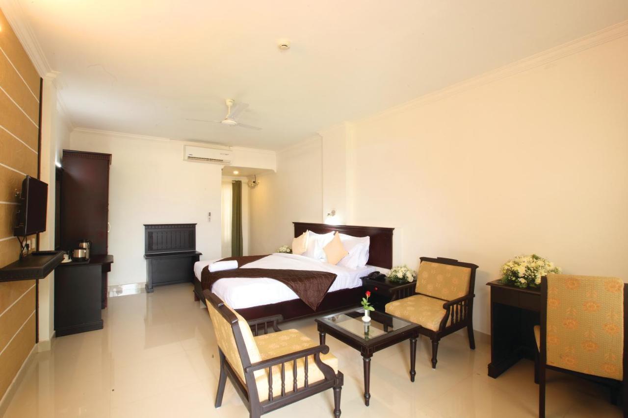 Hotel Maharani Pala Bagian luar foto