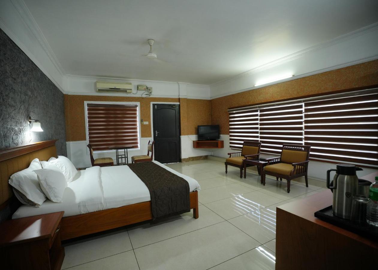 Hotel Maharani Pala Bagian luar foto